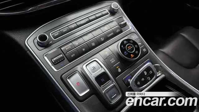 Hyundai Santafe 2022 — фото 9