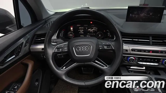 Audi Q7 2019 — фото 12