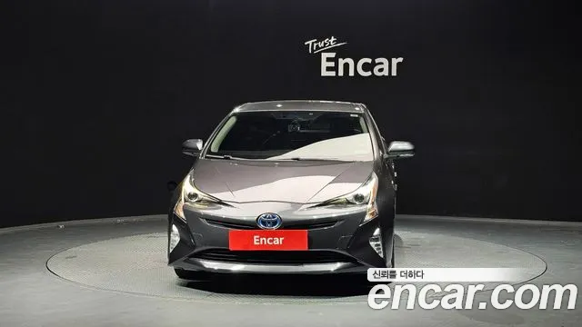 Toyota Prius 2017 — фото 3