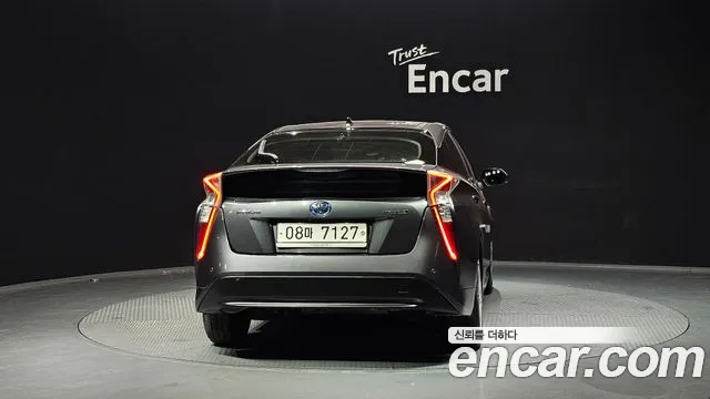 Toyota Prius 2017 — фото 4