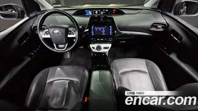 Toyota Prius 2017 — фото 7