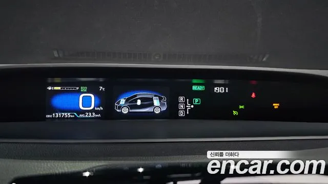 Toyota Prius 2017 — фото 8