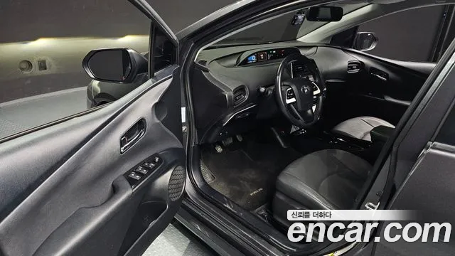 Toyota Prius 2017 — фото 11