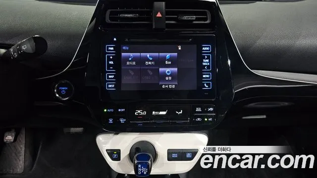 Toyota Prius 2017 — фото 14