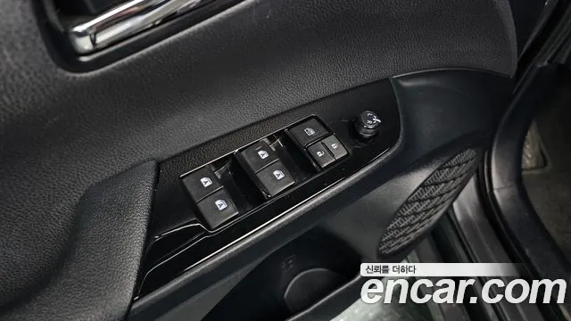 Toyota Prius 2017 — фото 17