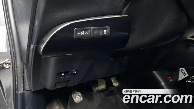 Toyota Prius 2017 — фото 18