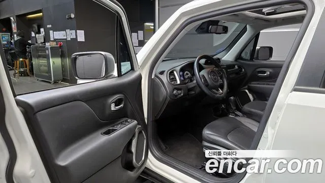 Jeep Renegade 2021 — фото 11