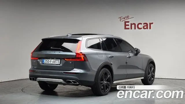 Volvo V60 2020 — фото 1