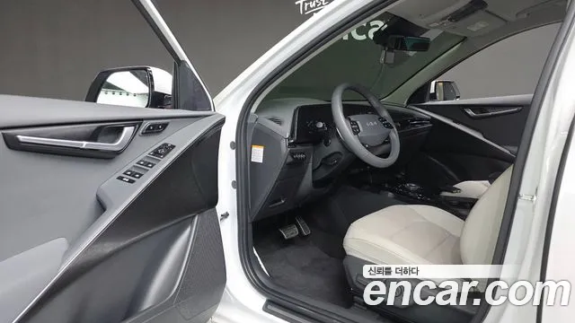 Kia Niro 2023 — фото 11