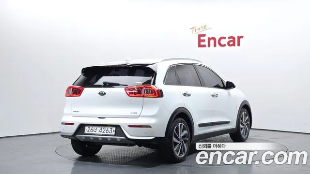 Kia Niro 2018 — фото 2