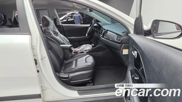 Kia Niro 2018 — фото 10