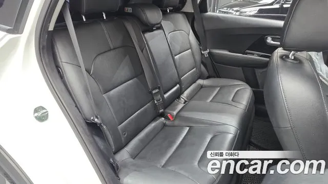 Kia Niro 2018 — фото 12