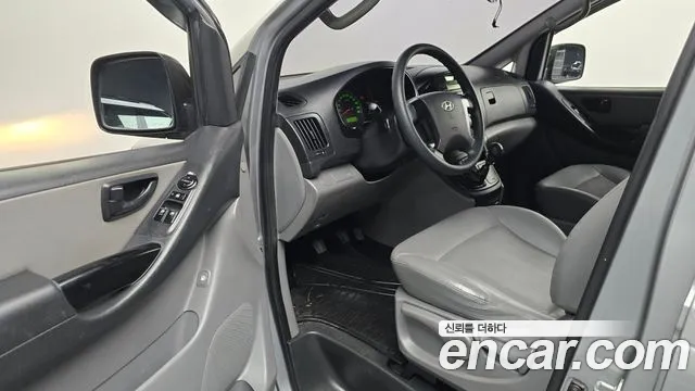 Hyundai Starex 2015 — фото 11
