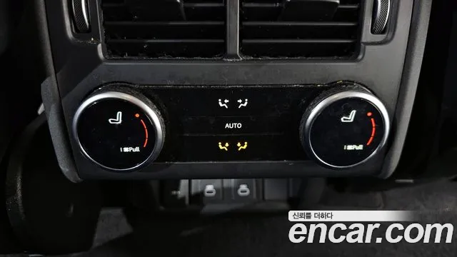 Land Rover Discovery 2023 — фото 18