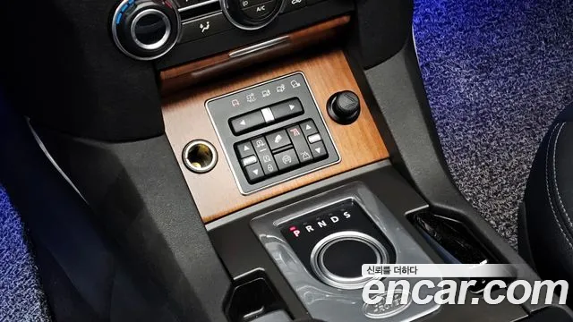 Land Rover Discovery 2015 — фото 9