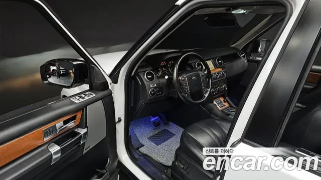 Land Rover Discovery 2015 — фото 11