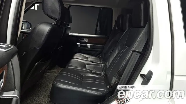 Land Rover Discovery 2015 — фото 12