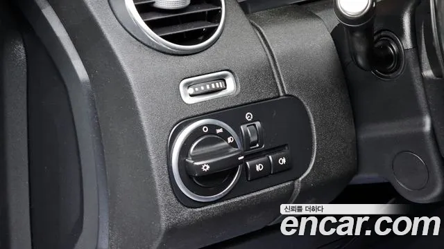 Land Rover Discovery 2015 — фото 14