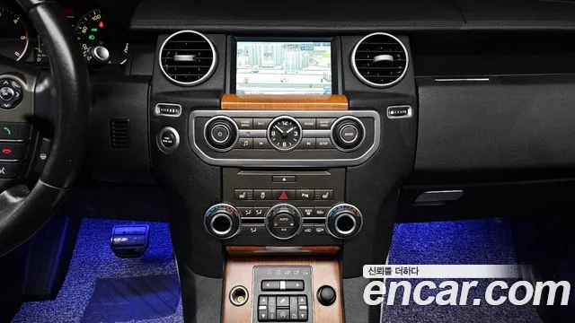 Land Rover Discovery 2015 — фото 15
