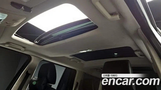 Land Rover Discovery 2015 — фото 18