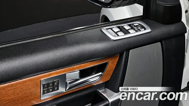 Land Rover Discovery 2015 — фото 19