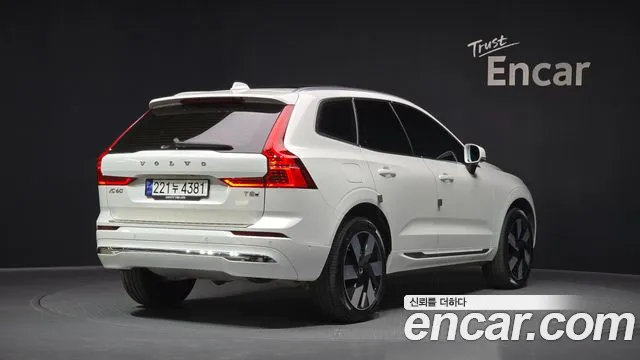 Volvo XC60 2025 — фото 2