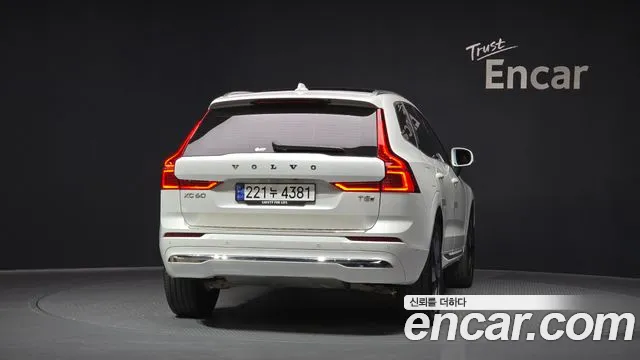 Volvo XC60 2025 — фото 4