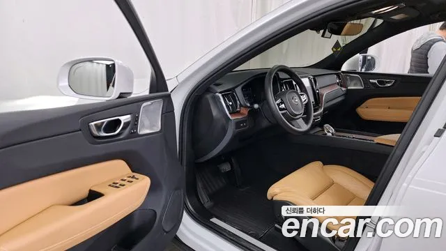 Volvo XC60 2025 — фото 10