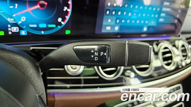Mercedes-Benz E-Class 2023 — фото 9