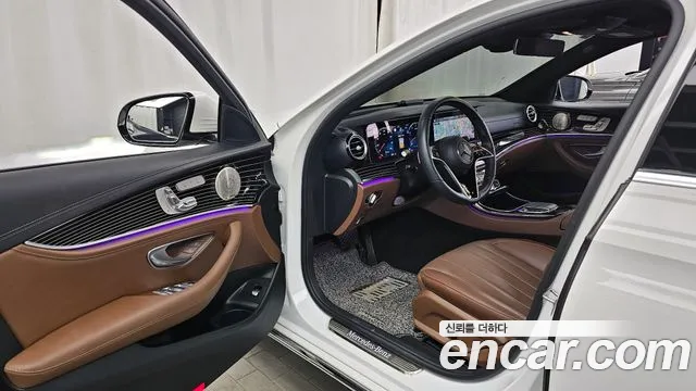 Mercedes-Benz E-Class 2023 — фото 10