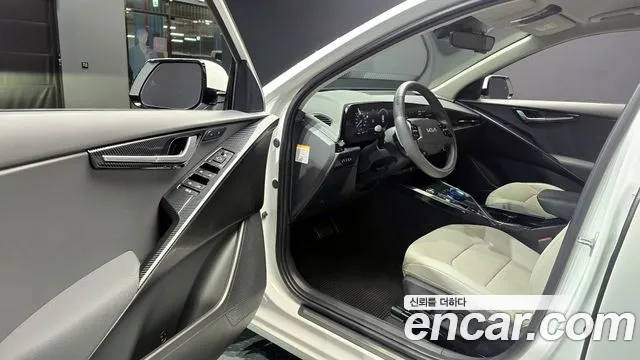 Kia Niro 2023 — фото 11