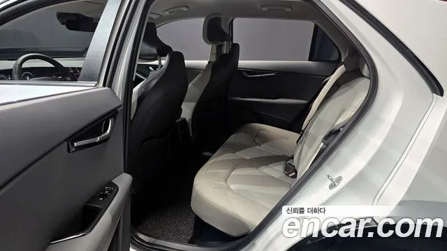 Kia Niro 2023 — фото 13