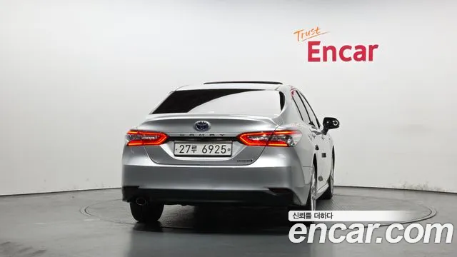 Toyota Camry 2018 — фото 4