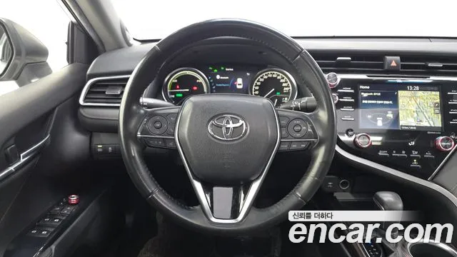Toyota Camry 2018 — фото 13