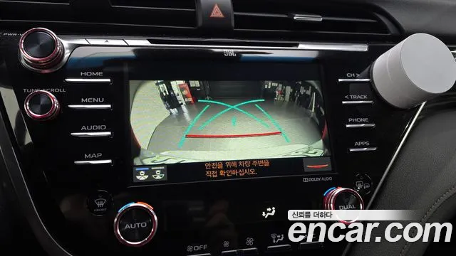 Toyota Camry 2018 — фото 15