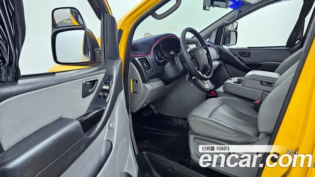 Hyundai Starex 2019 — фото 10
