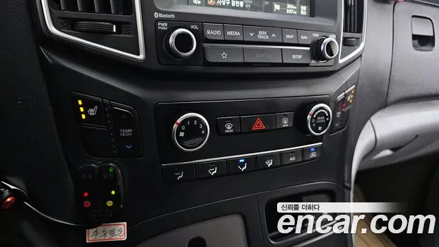 Hyundai Starex 2019 — фото 16