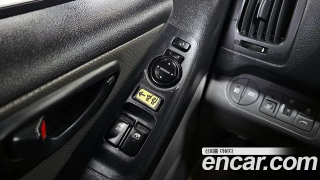 Hyundai Starex 2019 — фото 17