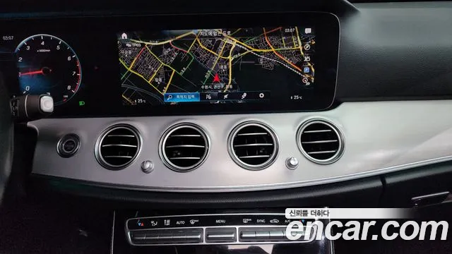 Mercedes-Benz E-Class 2021 — фото 13
