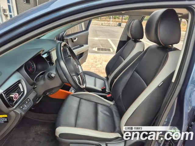 Kia Stonic 2018 — фото 14