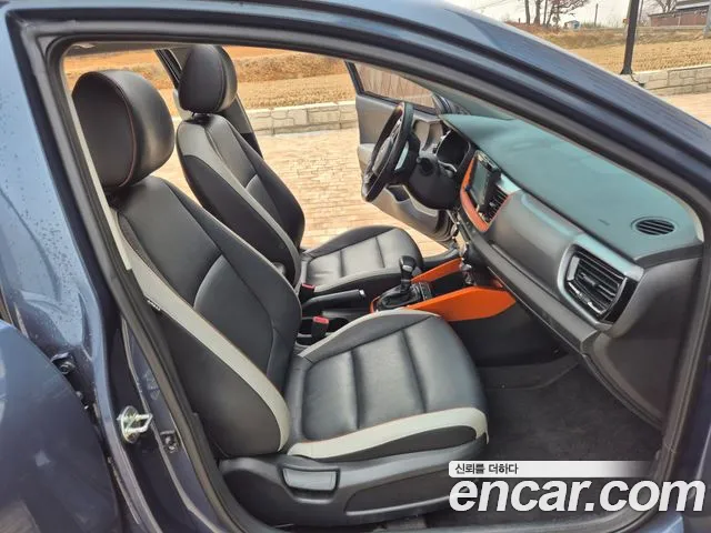 Kia Stonic 2018 — фото 17