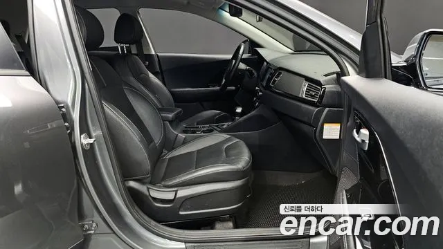 Kia Niro 2018 — фото 11