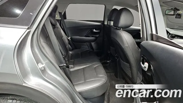 Kia Niro 2018 — фото 12