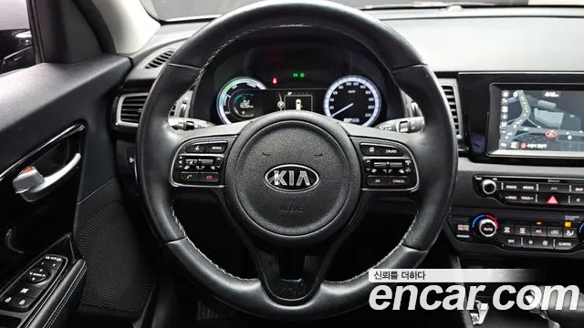 Kia Niro 2018 — фото 13