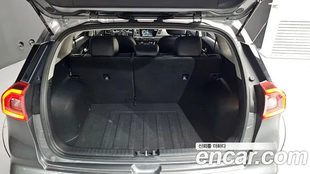 Kia Niro 2018 — фото 20