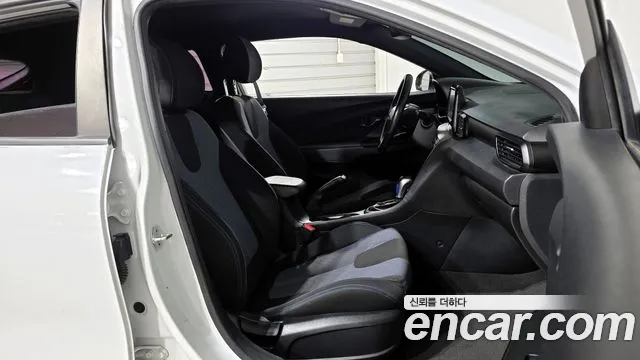 Hyundai Veloster 2018 — фото 10