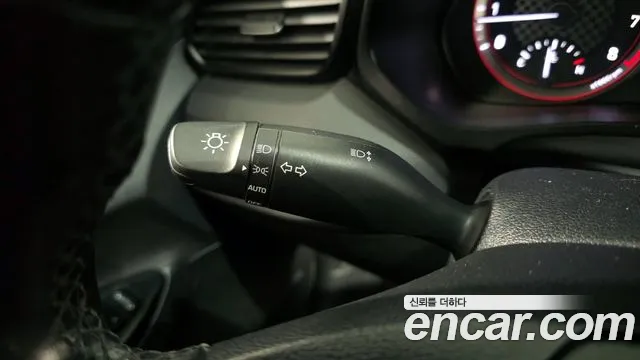 Hyundai Veloster 2018 — фото 19