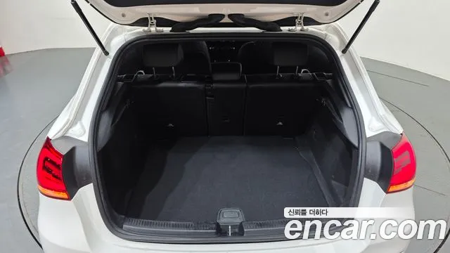 Mercedes-Benz A-Class 2021 — фото 20