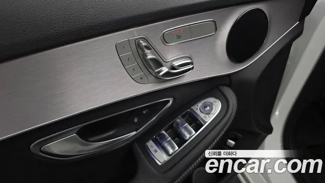 Mercedes-Benz C-Class 2020 — фото 18