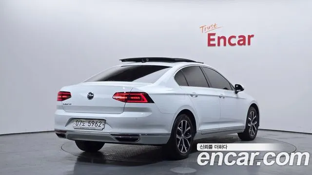 Volkswagen Passat 2018 — фото 2